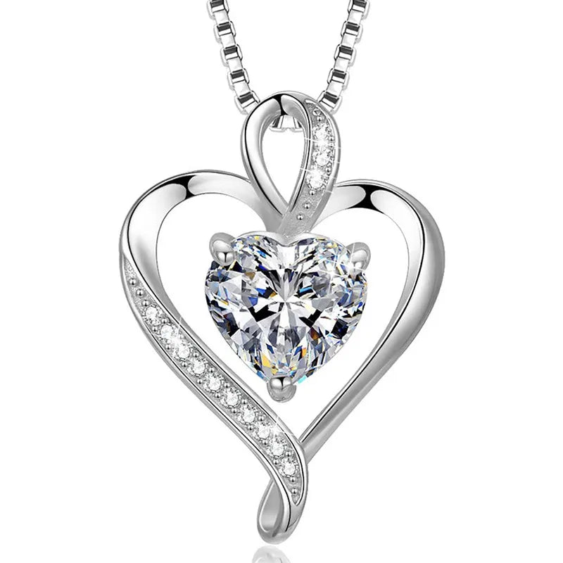 Collar elegante de corazón platino