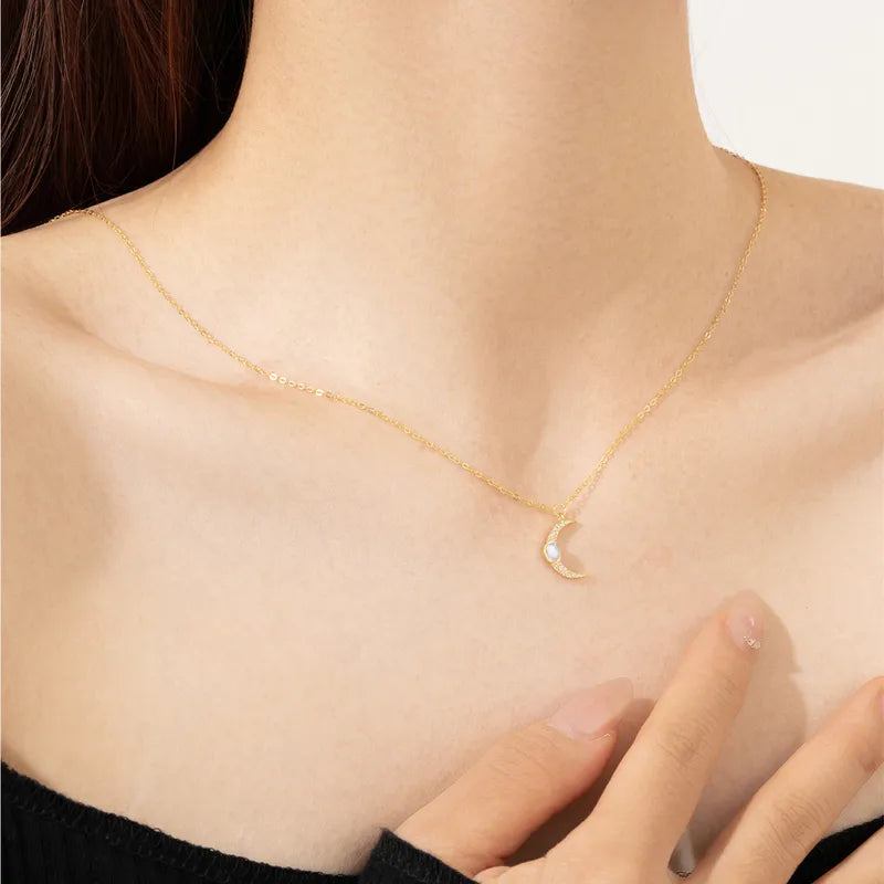 Collar con piedra lunar plata dorada