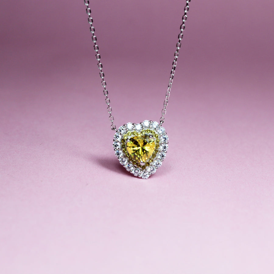 Collar elegante de corazón